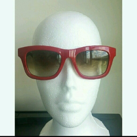 Valentino Rockstud Red Wayfarer Style Sunglasses - Picture 3 of 7